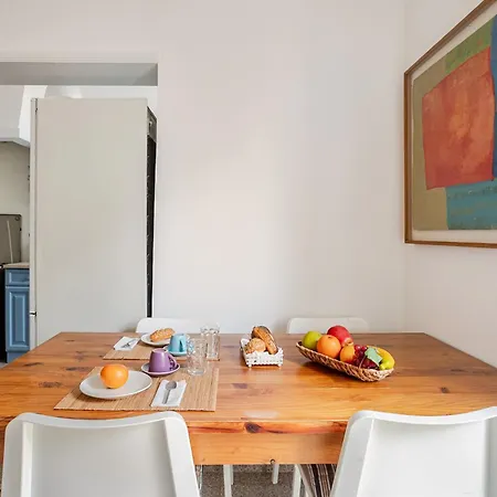 Fiona's - Traditional 2 Bedroom With Amazing Garden Apartmán