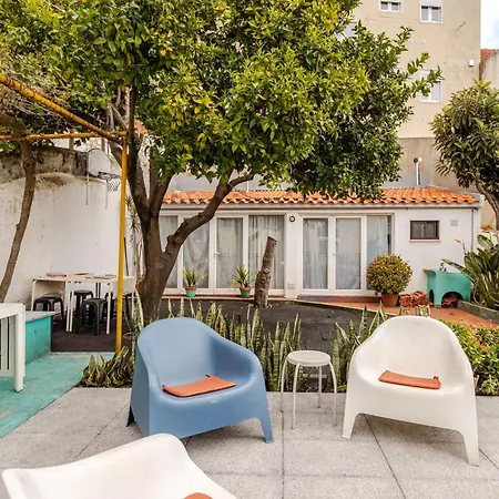 Fiona's - Traditional 2 Bedroom With Amazing Garden Apartmán